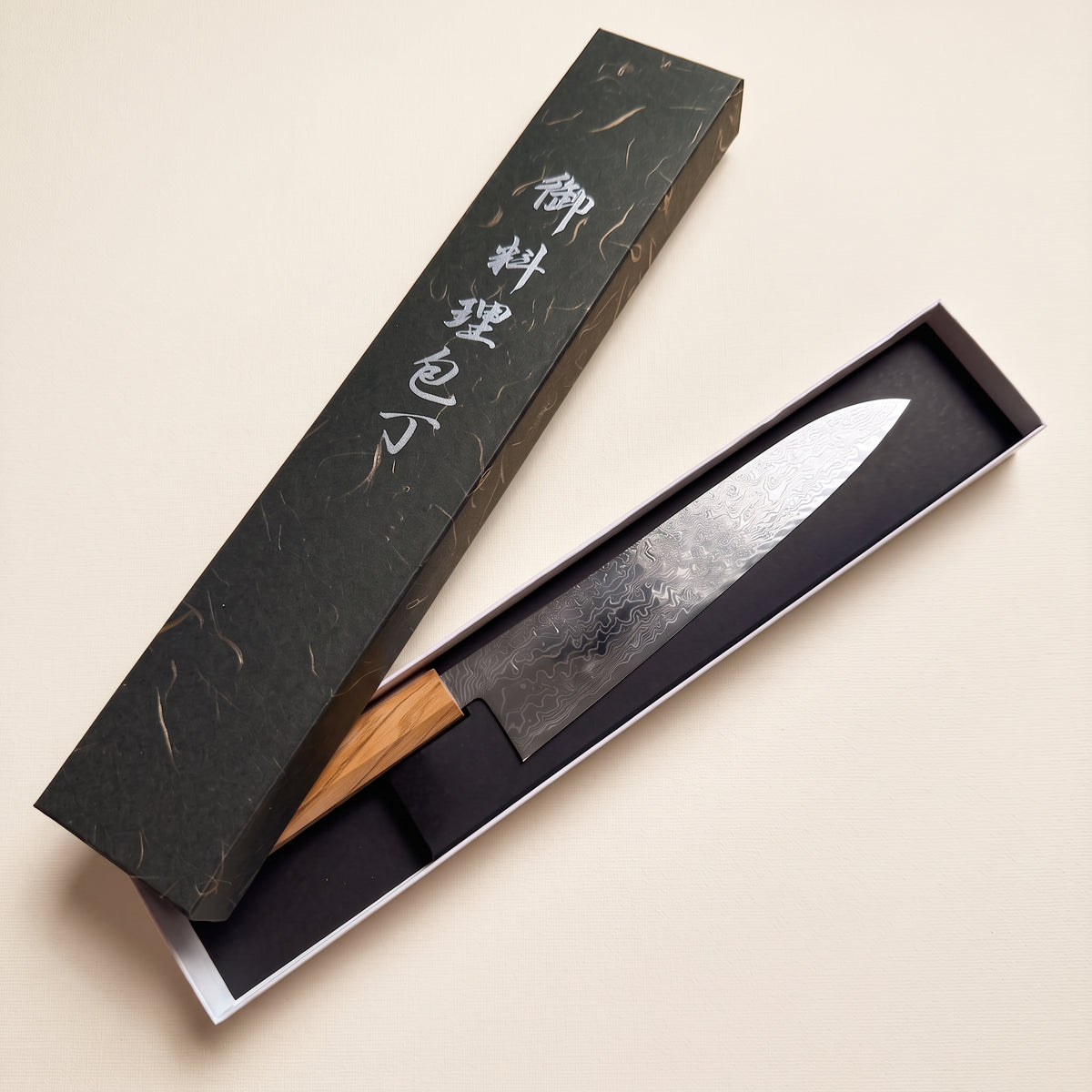 Hatsukokoro Ryuhyo 240mm Gyuto showing SG2 damascus steel migaki polished finish and octagonal olive wood wa-handle in original box